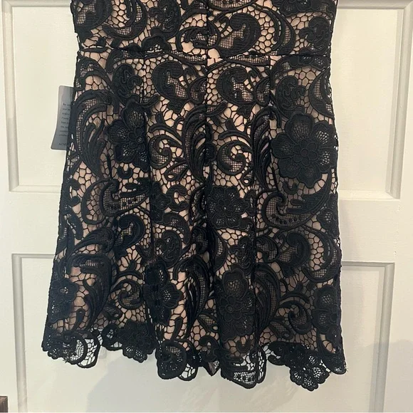 Dress the Population Juliette Lace Romper NWT Black & Nude Size Medium - Picture 11 of 12